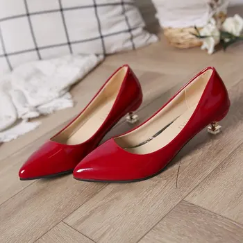 Tavaszi őszi divat Magas sarkú cipő nőknek Piros esküvői cipő Tűsarkú cipő Hegyes orrú könnyű női participő Ingázó stílus