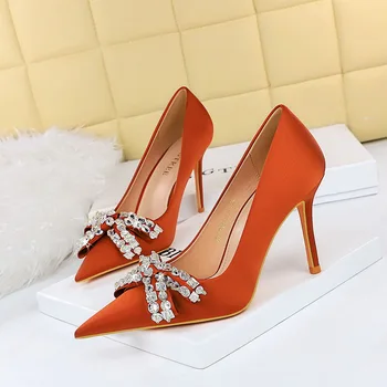 Luxus Szexi női cipők Bankett magas sarkú cipők 10,5 cm vékony sarkú cipő szuper magas hegyes gyémánt masni szimpla cipő esküvői cipő nagy 43