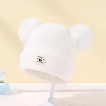 Aranyos gyapjú kalap Gyermek téli kötött kalap szőrös labdákkal Logó minta Hangulatos kisgyermek sapka a meleg stílushoz Téli meleg